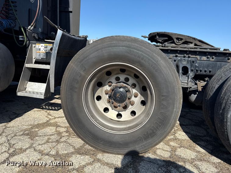 image for item YA2022 2022 Kenworth T680 semi truck