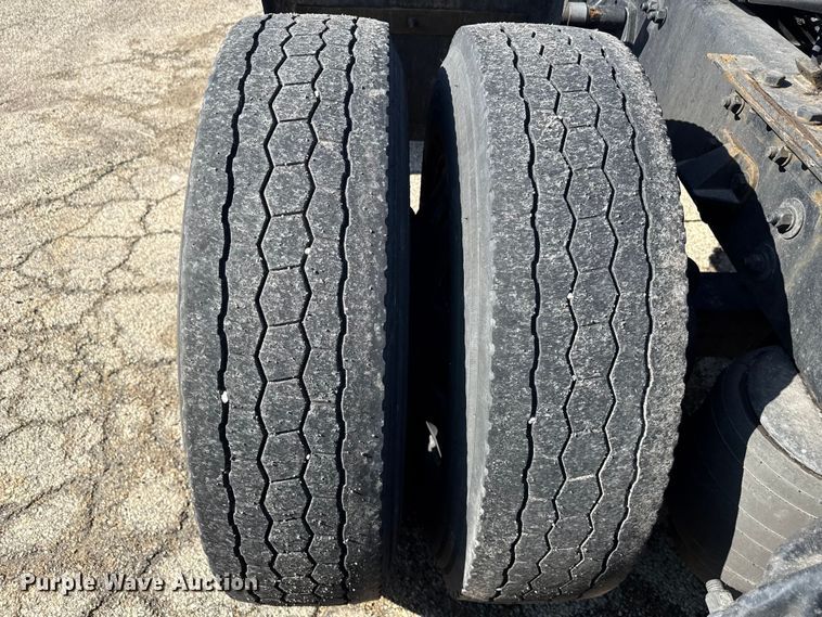 image for item YA2022 2022 Kenworth T680 semi truck