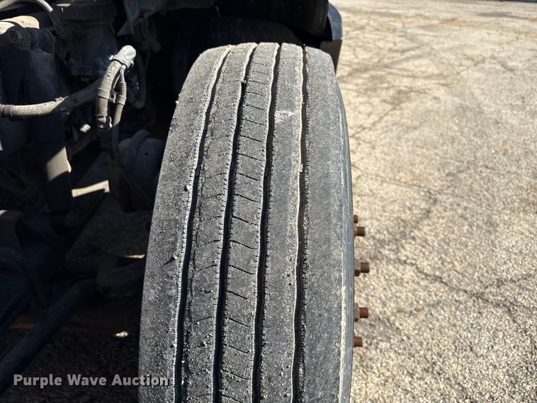 image for item YA2022 2022 Kenworth T680 semi truck