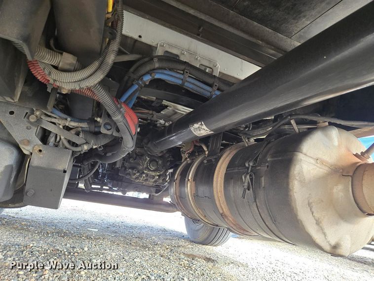 image for item YA2231 2019 Freightliner Business Class M2 box truck