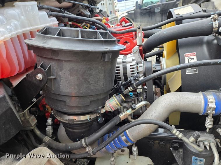 image for item YA2231 2019 Freightliner Business Class M2 box truck