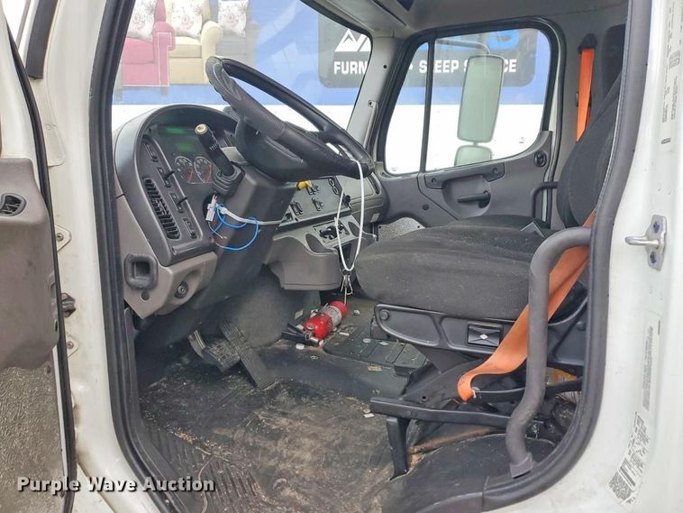 image for item YA2231 2019 Freightliner Business Class M2 box truck