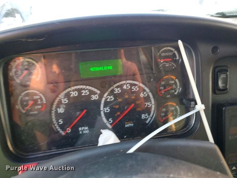 image for item YA2231 2019 Freightliner Business Class M2 box truck