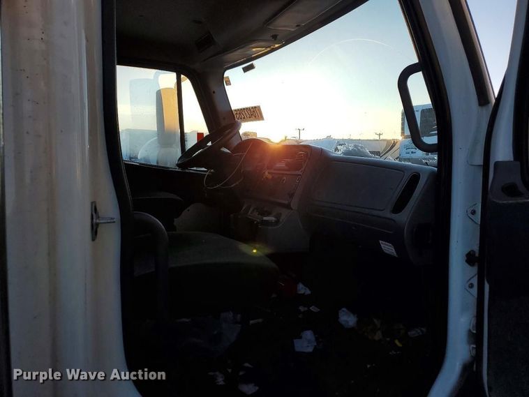 image for item YA2231 2019 Freightliner Business Class M2 box truck