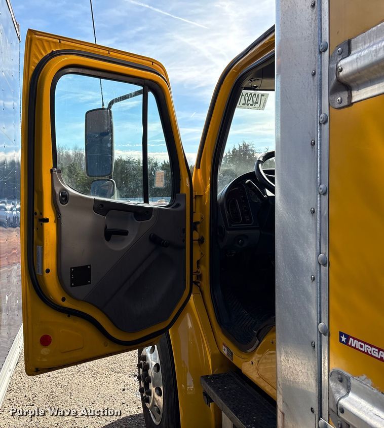 image for item YA2245 2019 Freightliner Business Class M2 box truck