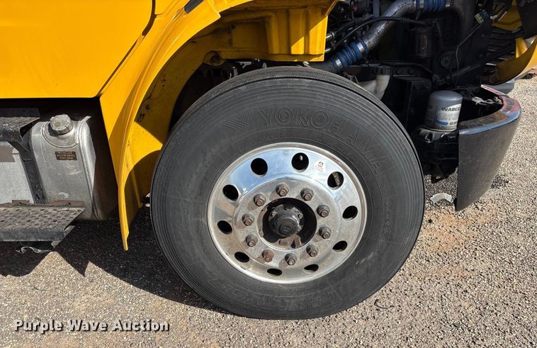 image for item YA2245 2019 Freightliner Business Class M2 box truck