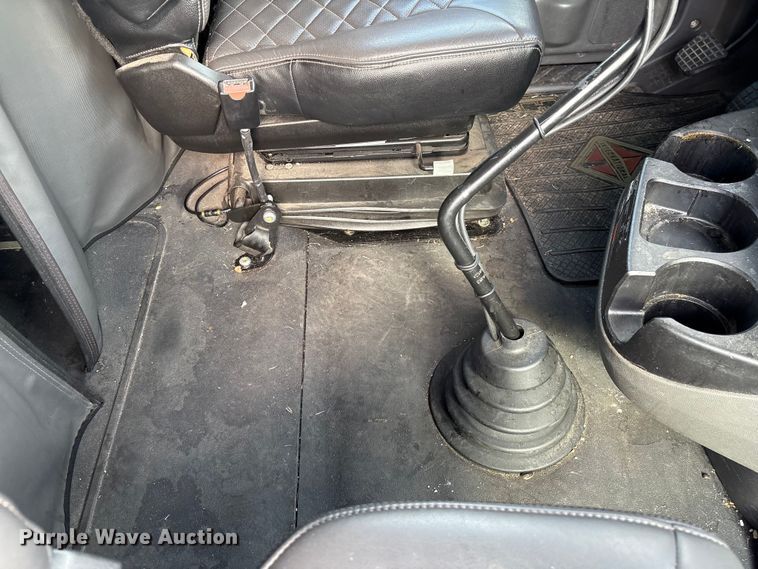 image for item YA2263 2023 International HX520 semi truck