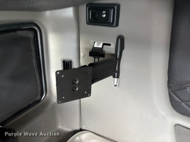 image for item YA2263 2023 International HX520 semi truck