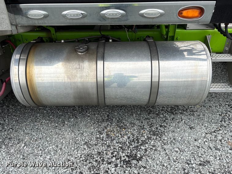 image for item YA2264 2023 International HX520 semi truck