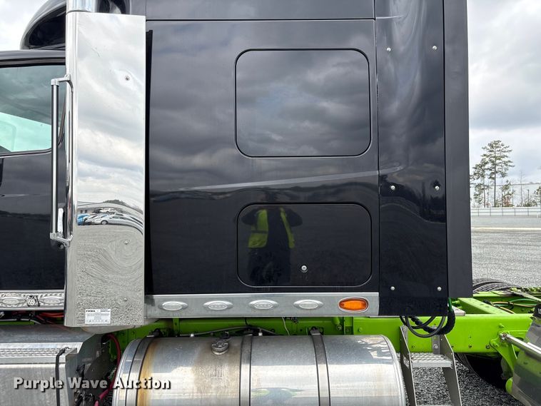 image for item YA2264 2023 International HX520 semi truck