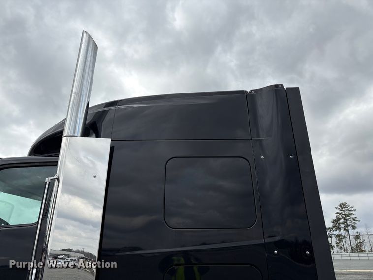 image for item YA2264 2023 International HX520 semi truck