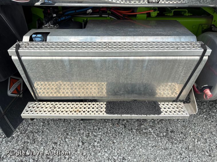 image for item YA2264 2023 International HX520 semi truck