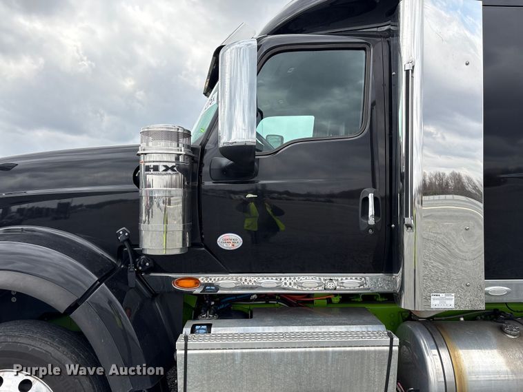 image for item YA2264 2023 International HX520 semi truck