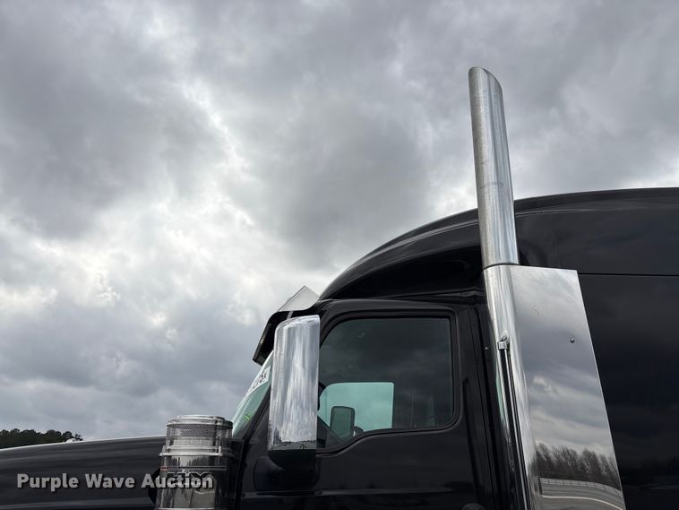 image for item YA2264 2023 International HX520 semi truck
