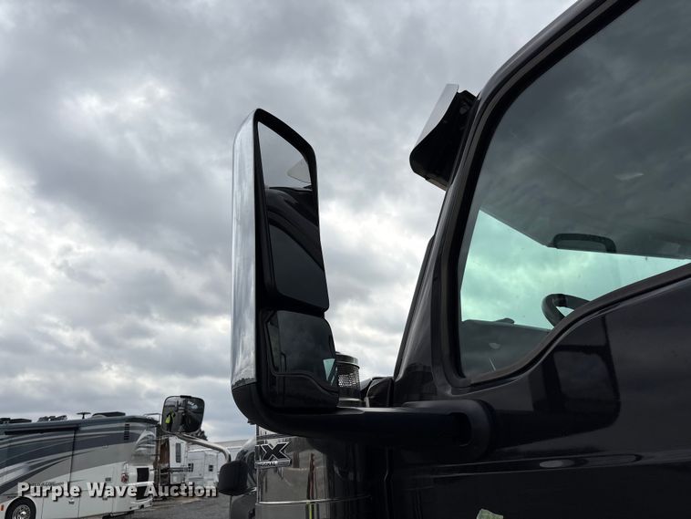 image for item YA2264 2023 International HX520 semi truck