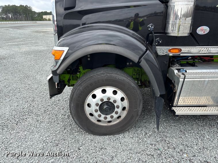 image for item YA2264 2023 International HX520 semi truck