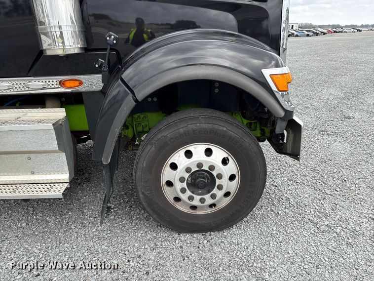 image for item YA2264 2023 International HX520 semi truck