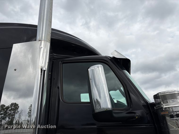 image for item YA2264 2023 International HX520 semi truck