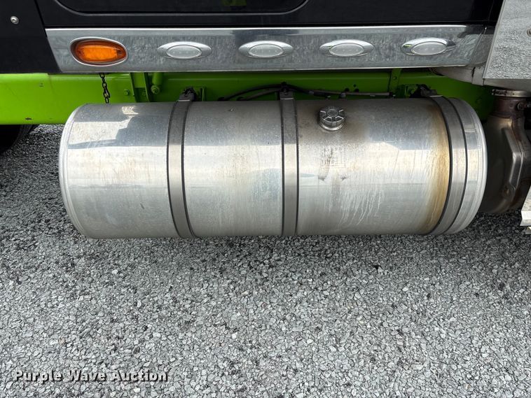 image for item YA2264 2023 International HX520 semi truck