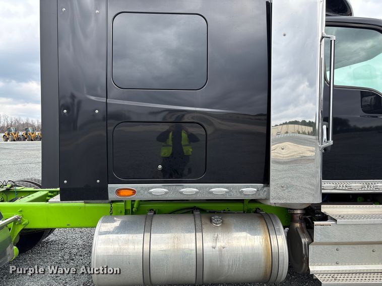 image for item YA2264 2023 International HX520 semi truck