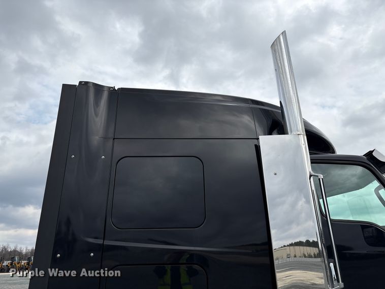 image for item YA2264 2023 International HX520 semi truck