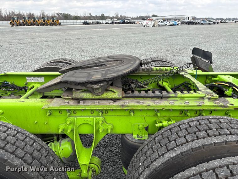 image for item YA2264 2023 International HX520 semi truck