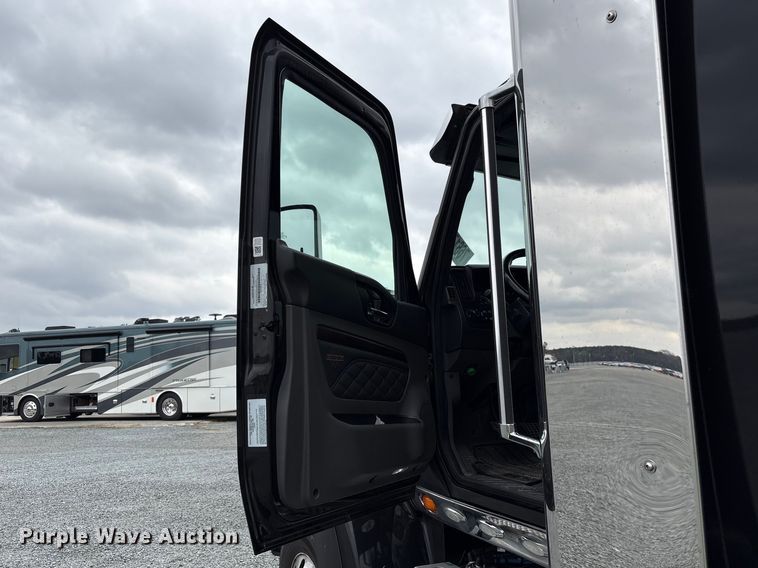 image for item YA2264 2023 International HX520 semi truck