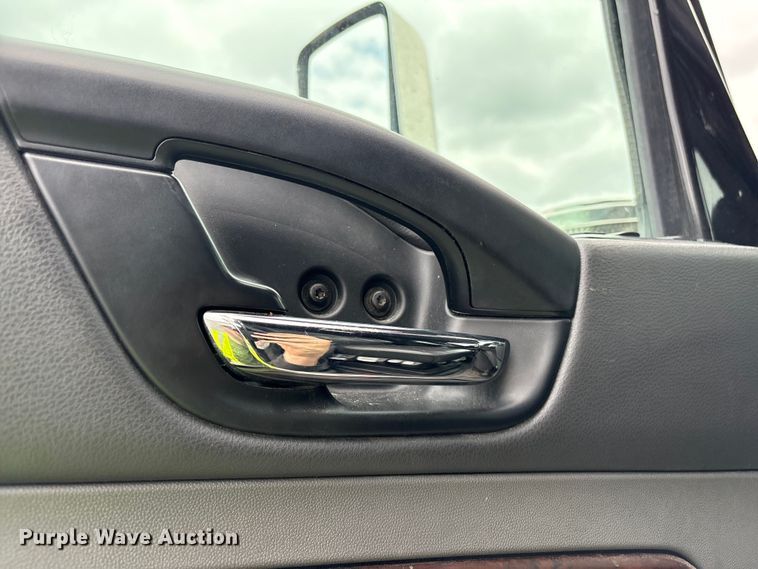 image for item YA2264 2023 International HX520 semi truck