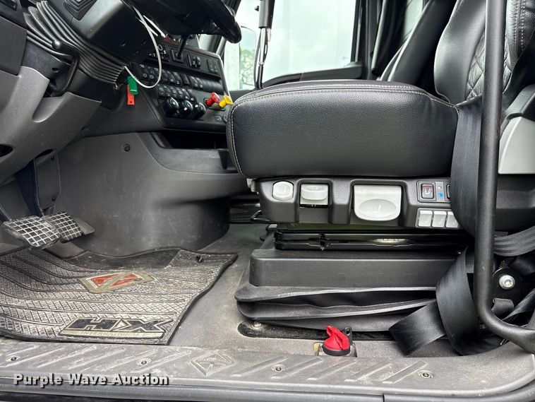 image for item YA2264 2023 International HX520 semi truck