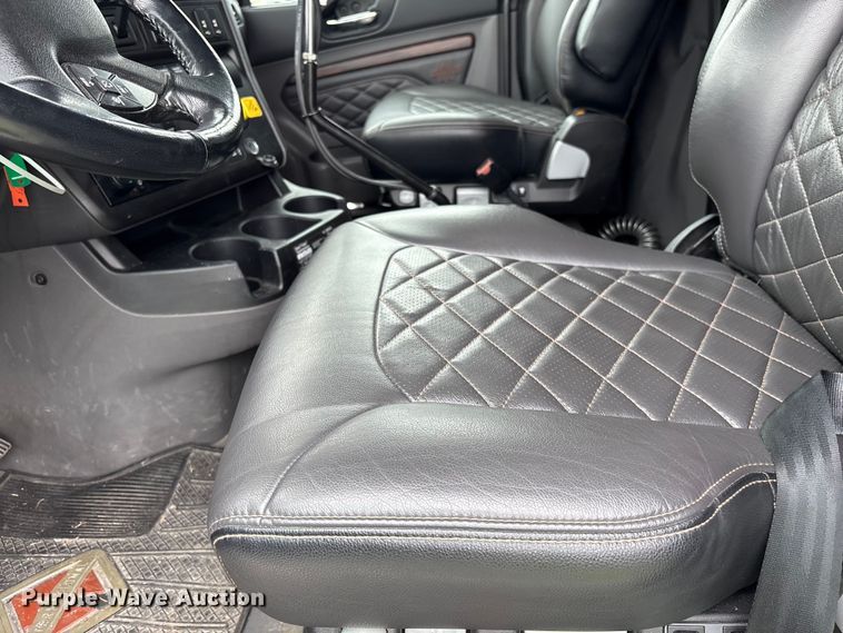 image for item YA2264 2023 International HX520 semi truck