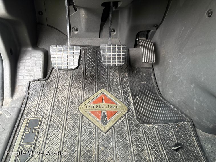 image for item YA2264 2023 International HX520 semi truck