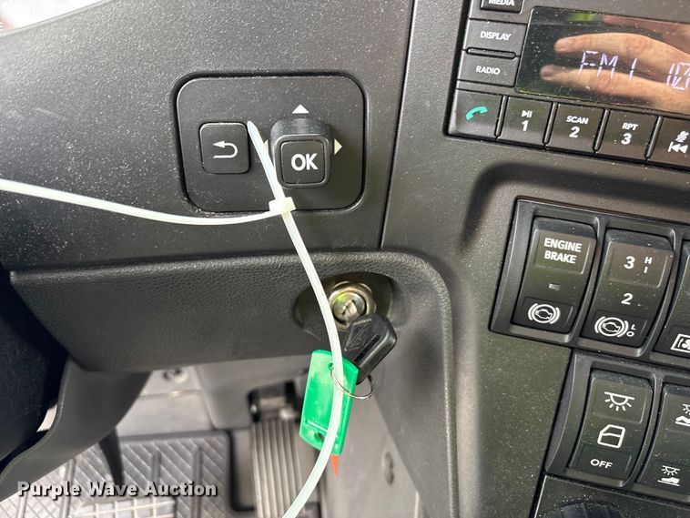 image for item YA2264 2023 International HX520 semi truck