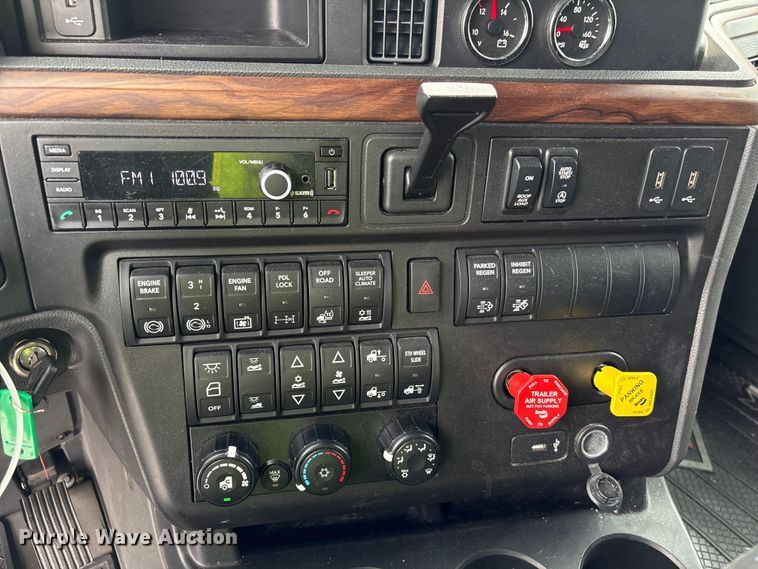 image for item YA2264 2023 International HX520 semi truck