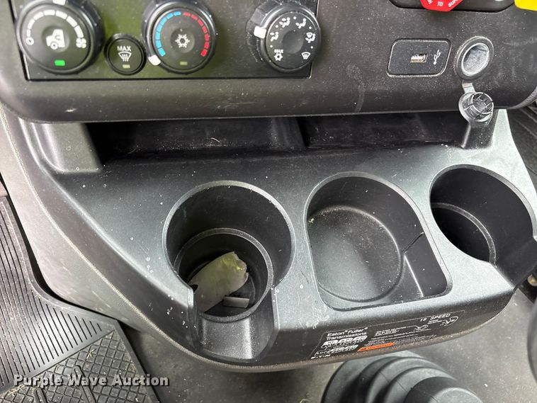 image for item YA2264 2023 International HX520 semi truck