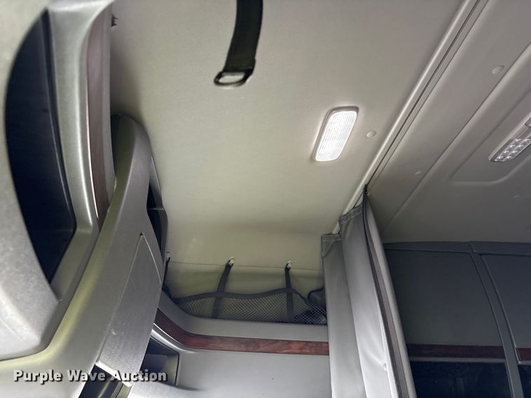 image for item YA2264 2023 International HX520 semi truck