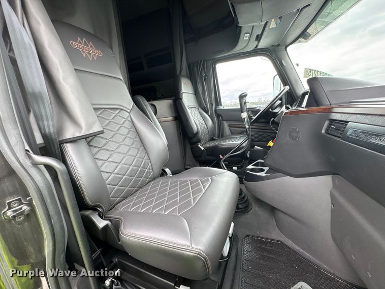 image for item YA2264 2023 International HX520 semi truck