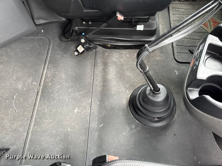 image for item YA2264 2023 International HX520 semi truck