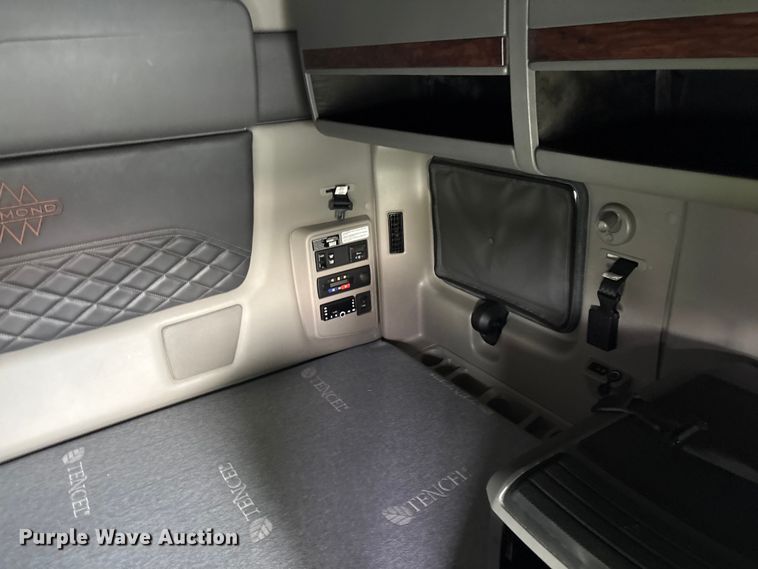 image for item YA2264 2023 International HX520 semi truck