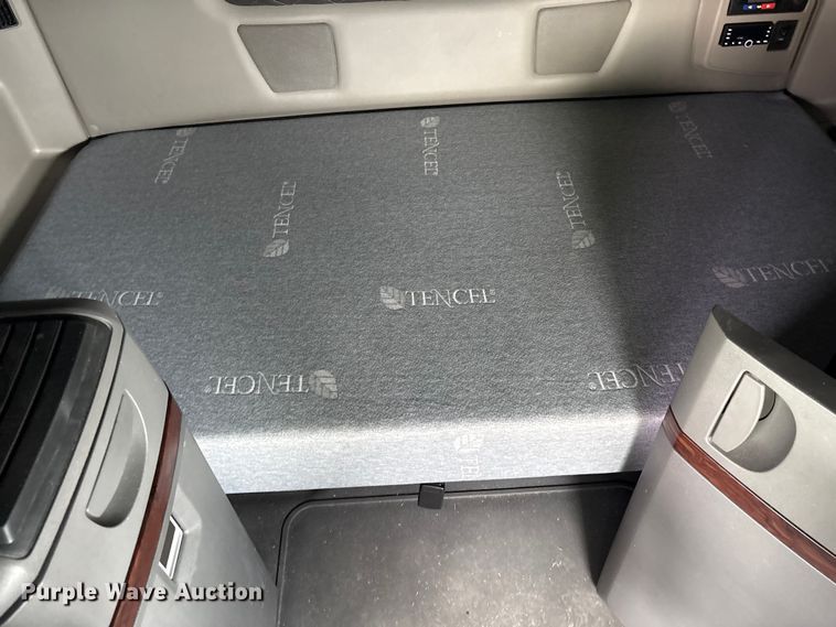 image for item YA2264 2023 International HX520 semi truck