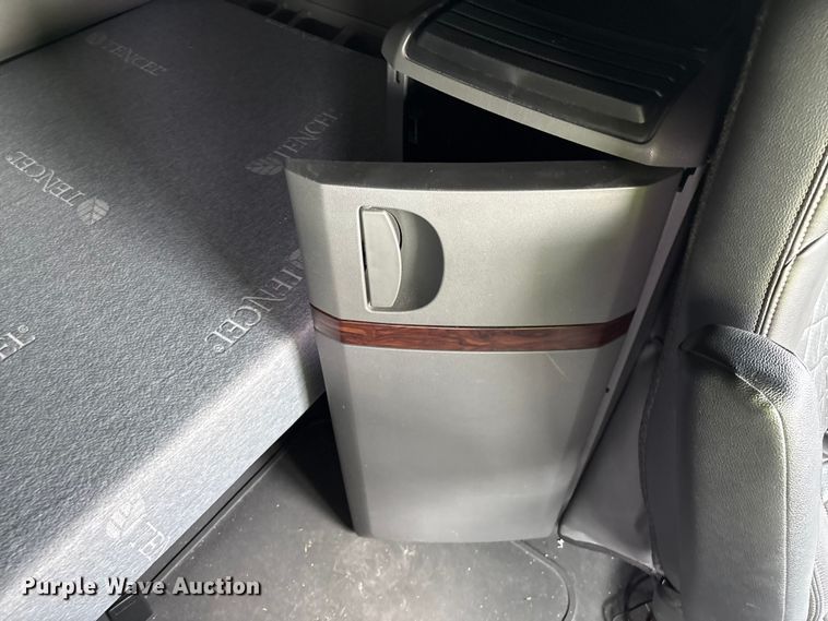 image for item YA2264 2023 International HX520 semi truck