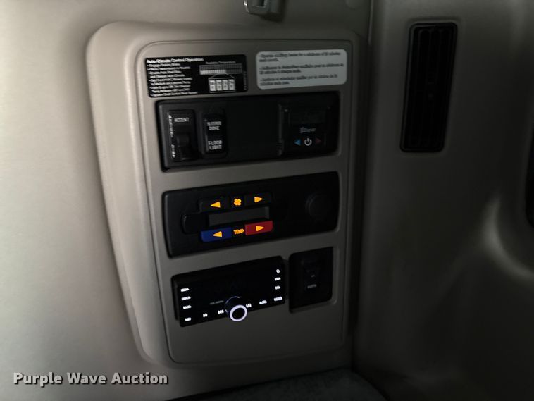 image for item YA2264 2023 International HX520 semi truck