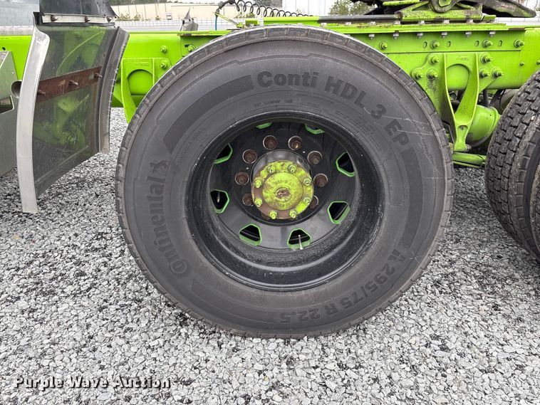 image for item YA2264 2023 International HX520 semi truck