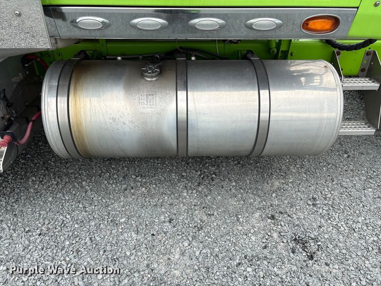 image for item YA2266 2023 International HX520 semi truck