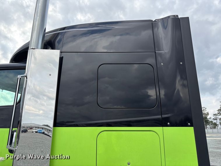 image for item YA2266 2023 International HX520 semi truck