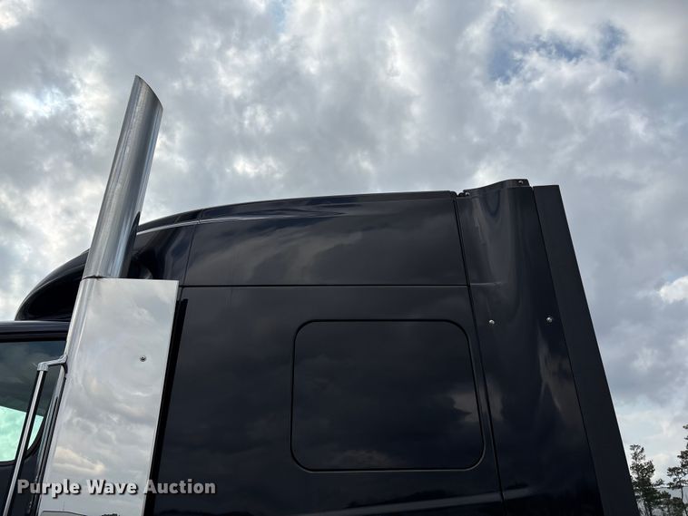 image for item YA2266 2023 International HX520 semi truck