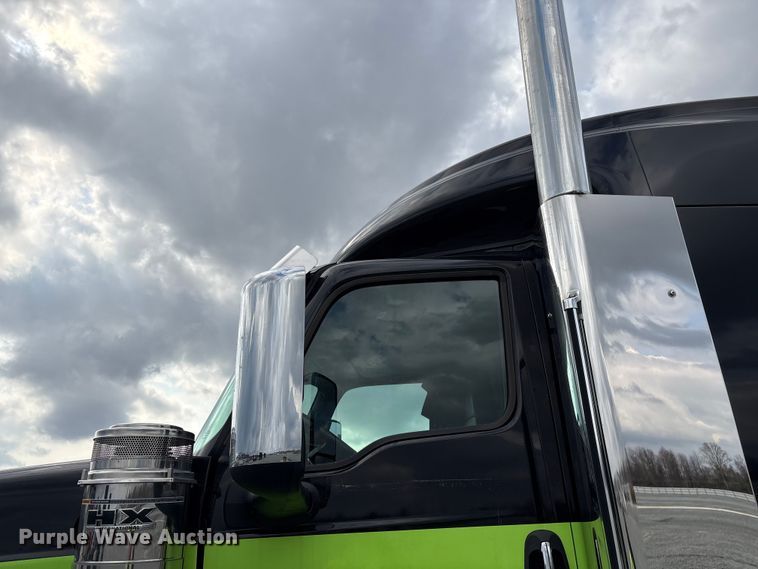 image for item YA2266 2023 International HX520 semi truck