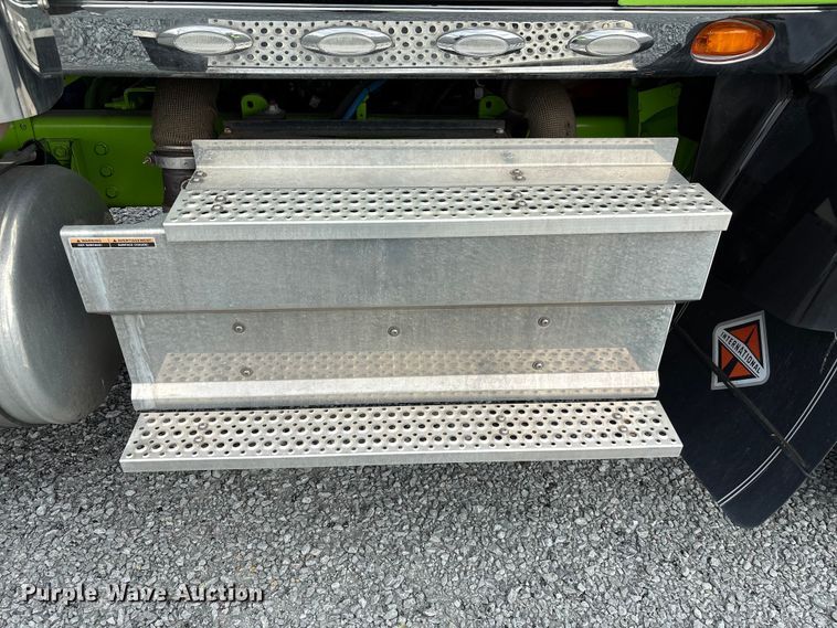 image for item YA2266 2023 International HX520 semi truck