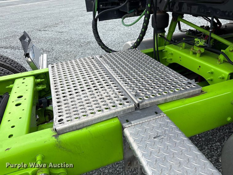 image for item YA2266 2023 International HX520 semi truck