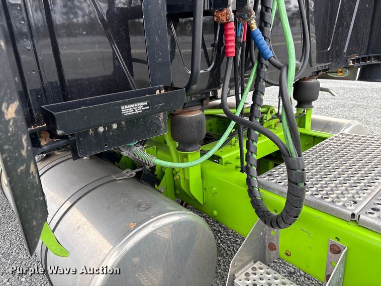 image for item YA2266 2023 International HX520 semi truck