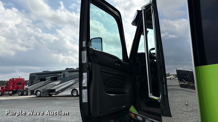 image for item YA2266 2023 International HX520 semi truck